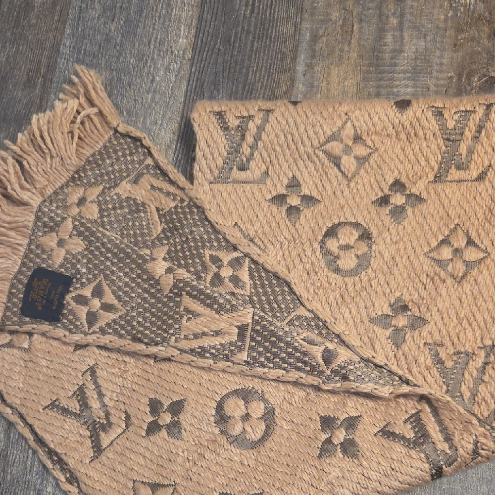 LOUIS VUITTON LV Beige Neutral Logomania Shine Monogram Scarf Tan Grey Wool Silk - Picture 13 of 16